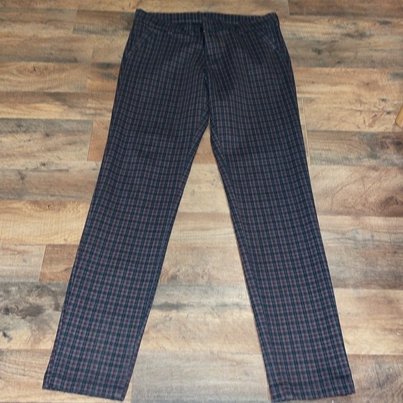 KUT from the Kloth Grey and burgundy Plaid skinny pants. Size 8 - Picture 7 of 10